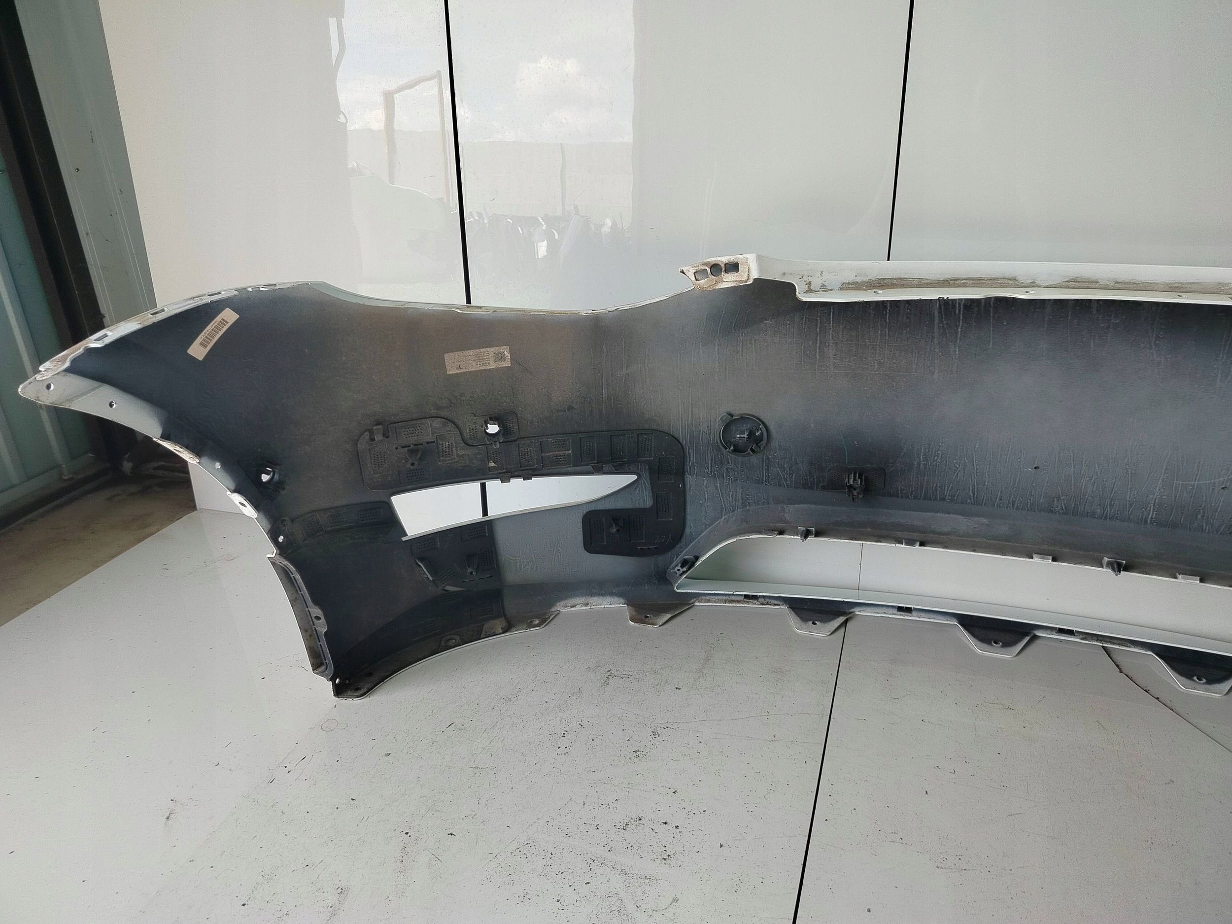 Tesla model Y 2020  z przodu zderzak przedni