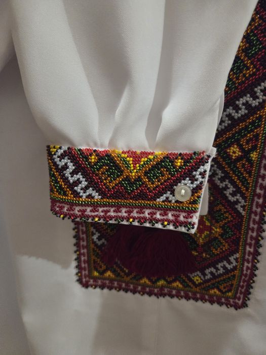 Чоловіча вишиванка, вишита сорочка бісером