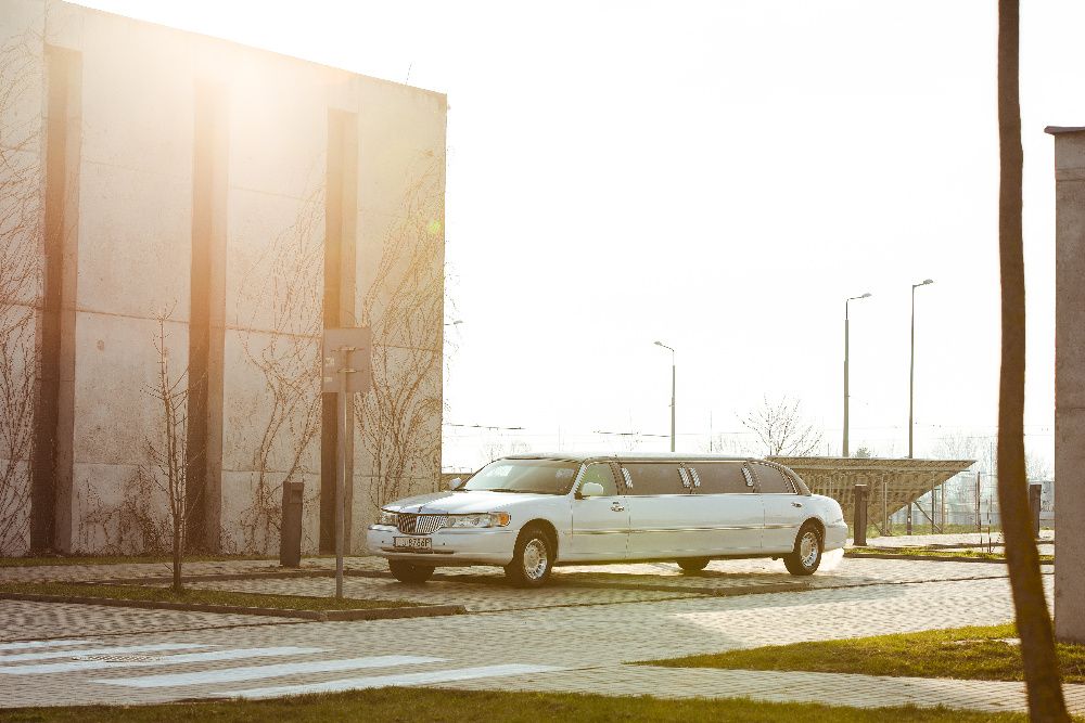 Limuzyna do ślubu, wieczory panieńskie i kawalerskie limuzyna Lincoln