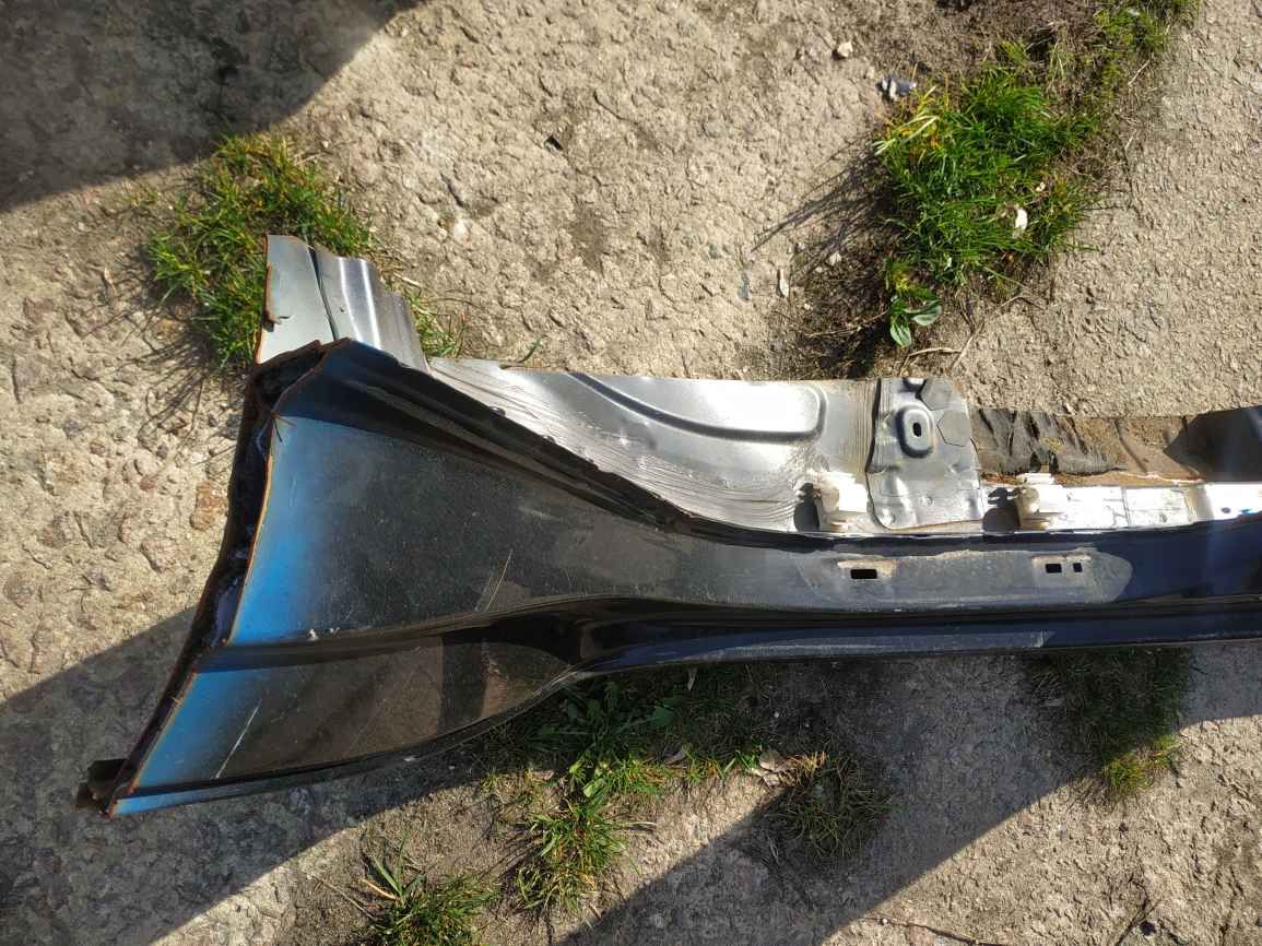 Toyota Auris 06-12 центральна стійка R KL0796 6131102140