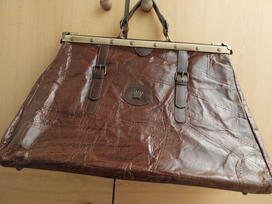 Mala antiga  em cabedal