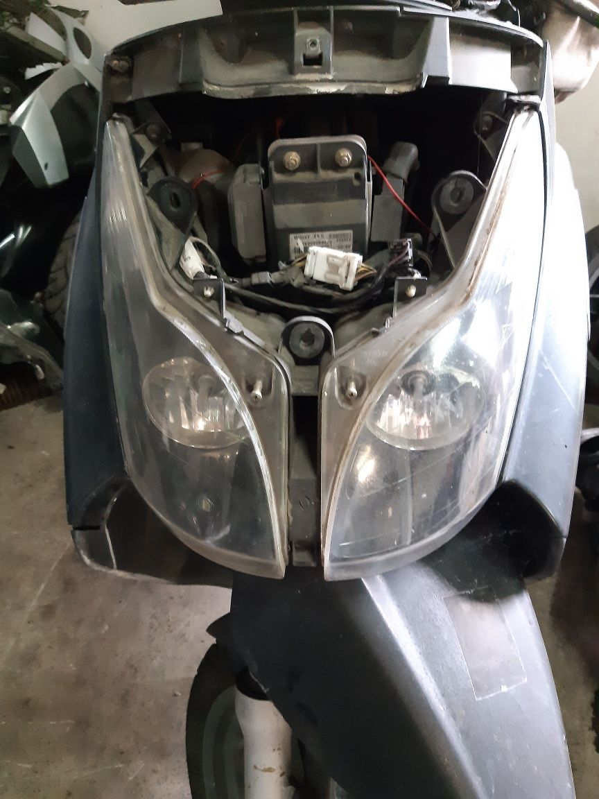 Piaggio x 7 Lampa przód