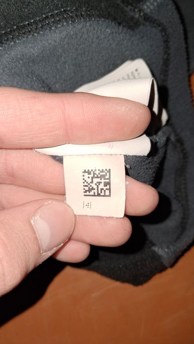 Продаю кофту berghaus розмір S маленький девект