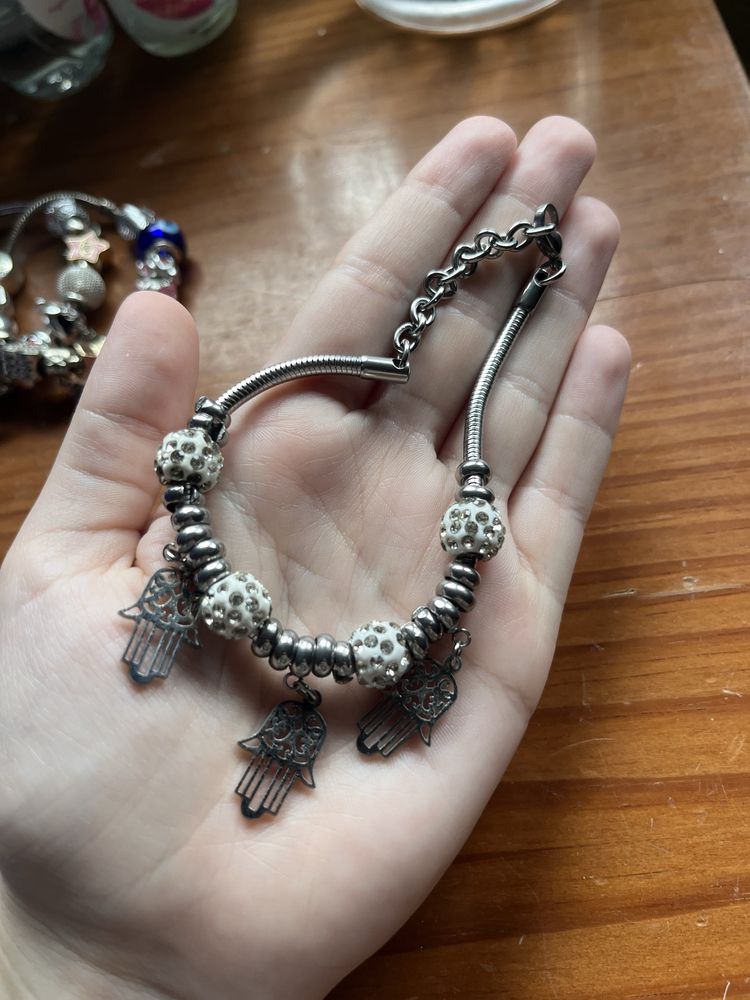 Pulseiras com várias peças