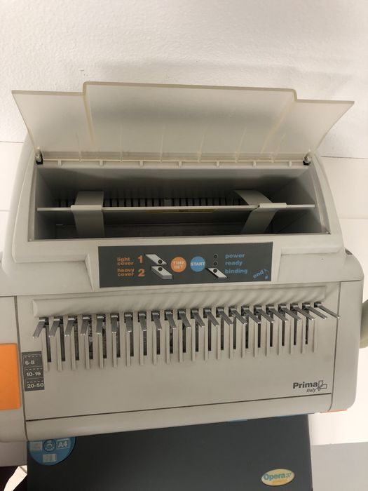 Perfuradora e encadernadora