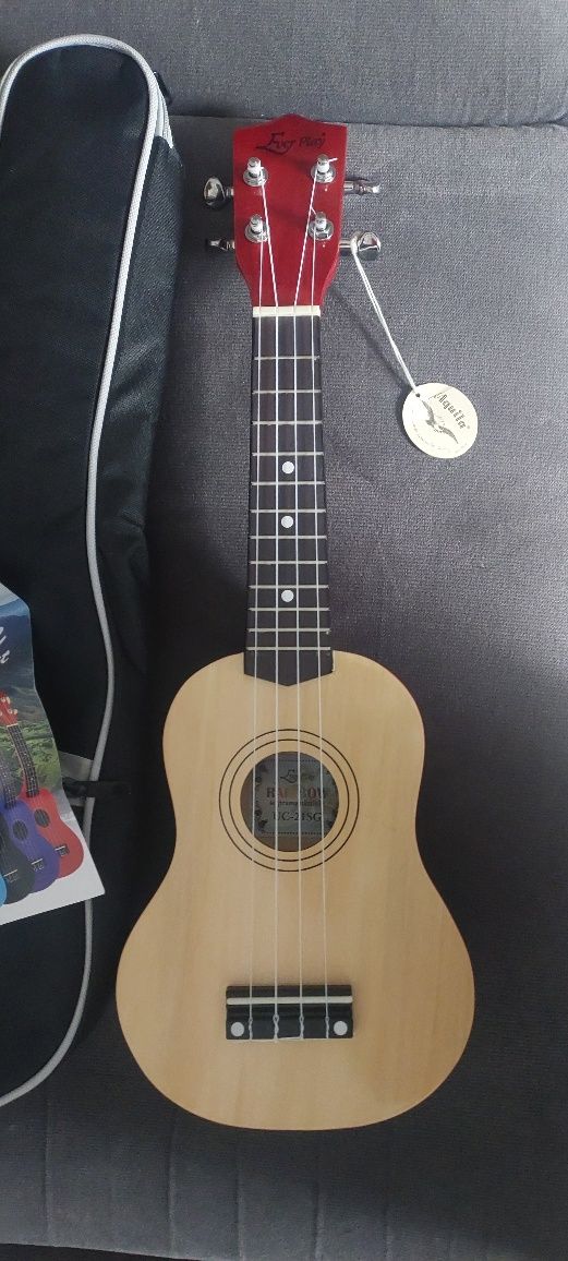 Ukulele z futerałem i instrukcją nowe