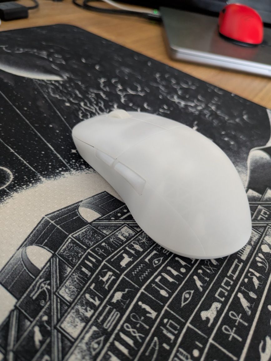 Endgame Gear XM2w 4k Clear White