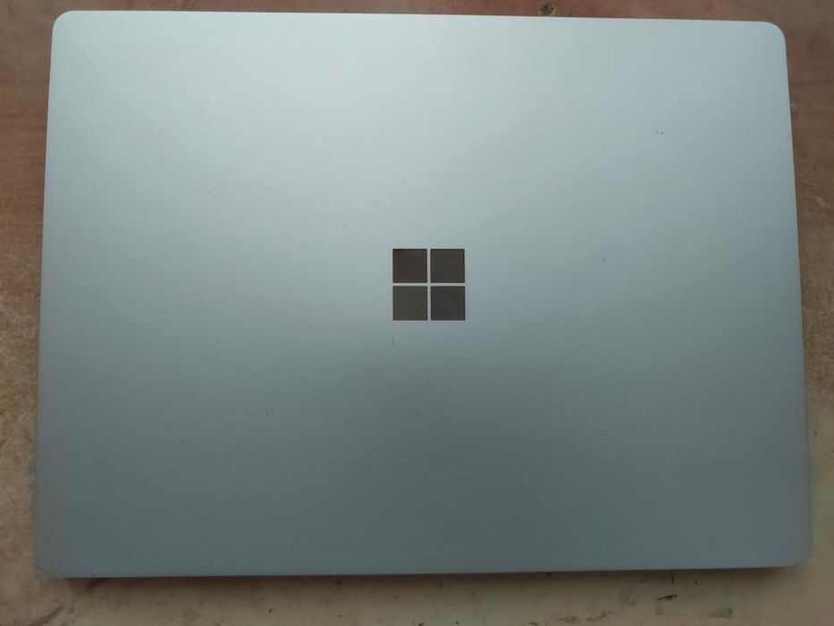 Microsoft Sur6 Laptop Go , 128гб , 8гб оперативна , i5 processor