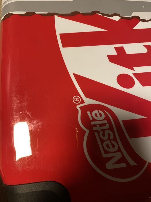 Zestaw 107 batonów KitKat & Lion (w ozdobnej walizce)