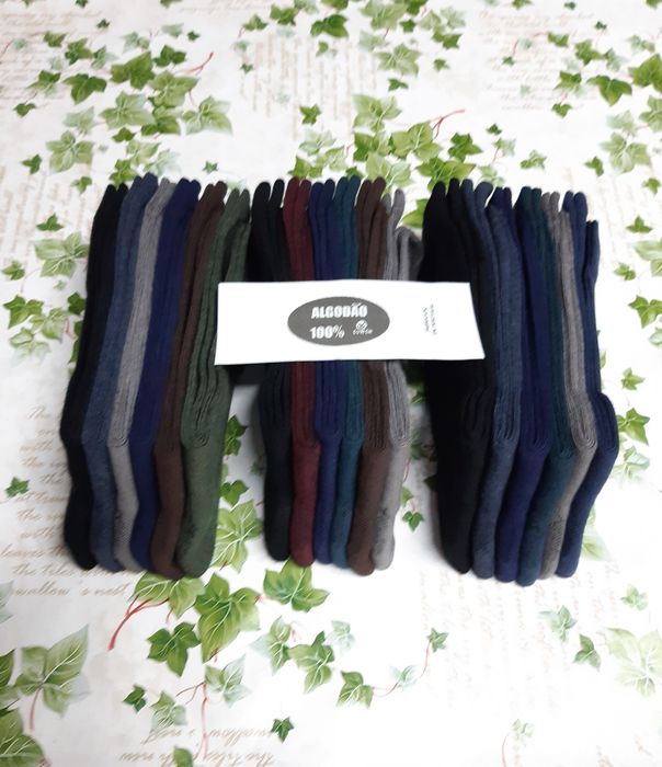 18 pares de meias, cores variadas
