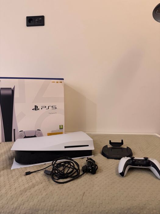 PlayStation 5 Standard (com leitor de discos) – 825GB