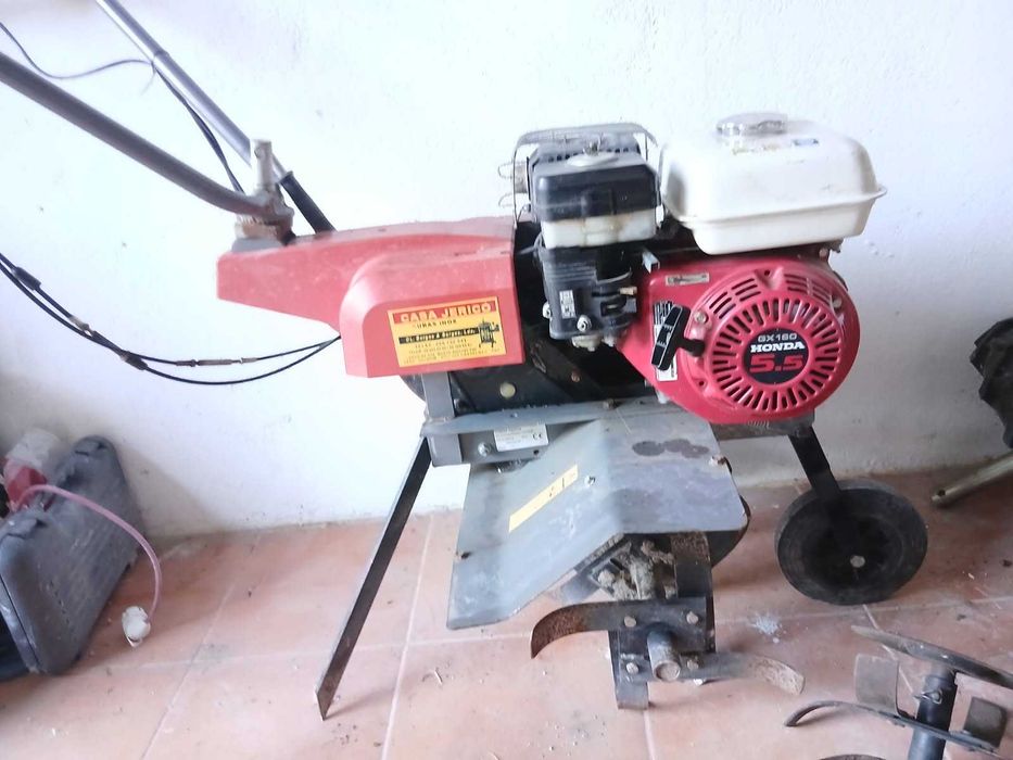 Motocultivadora Honda 5 x 5 com Acessórios