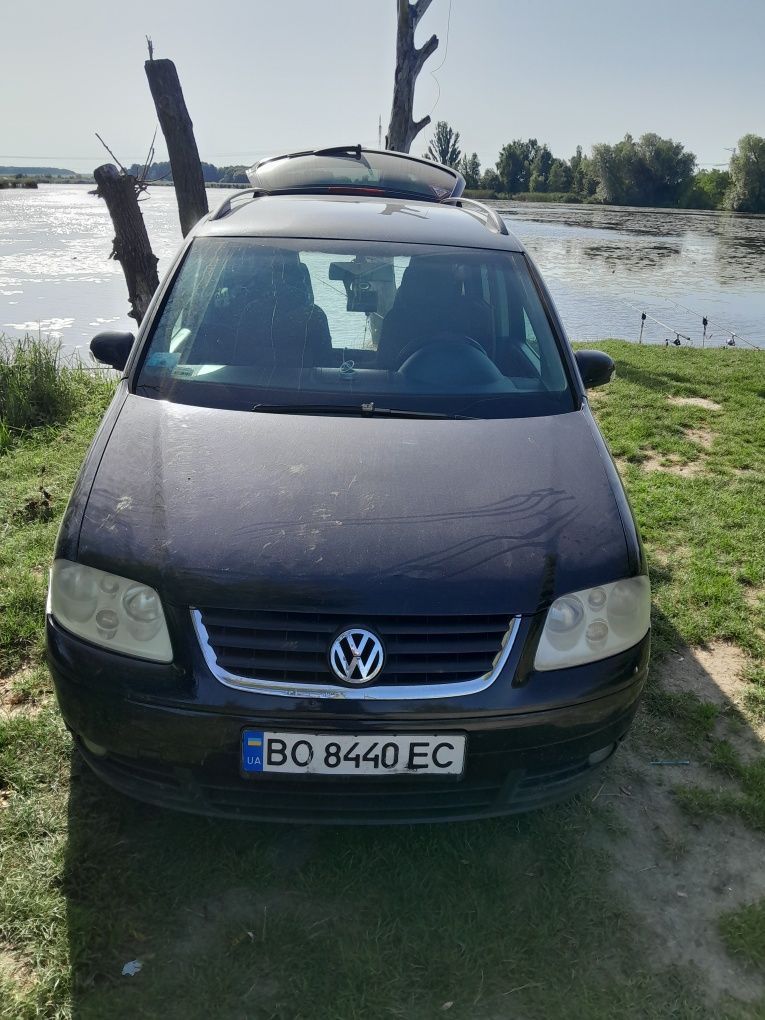 WV Touran 2004 рік 7 місць