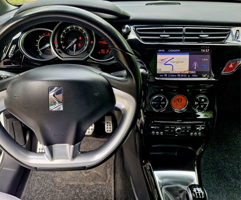 CITROEN DS3 1.6 HDI 92cv

2012/12
GPS
COMANDOS VOLANTE
LED'S
L