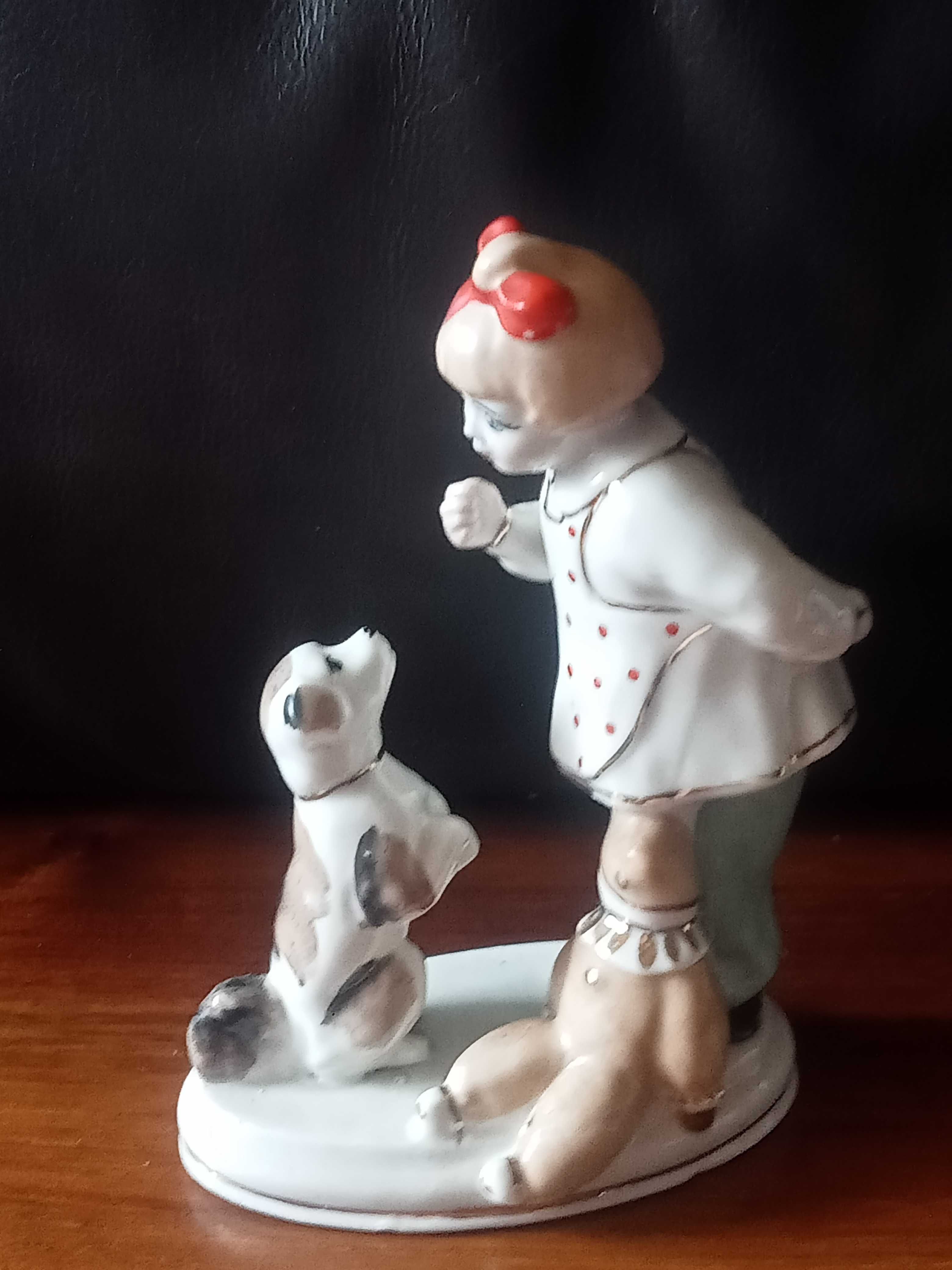 Figurka Porcelanowa Dziewczynka z Psem