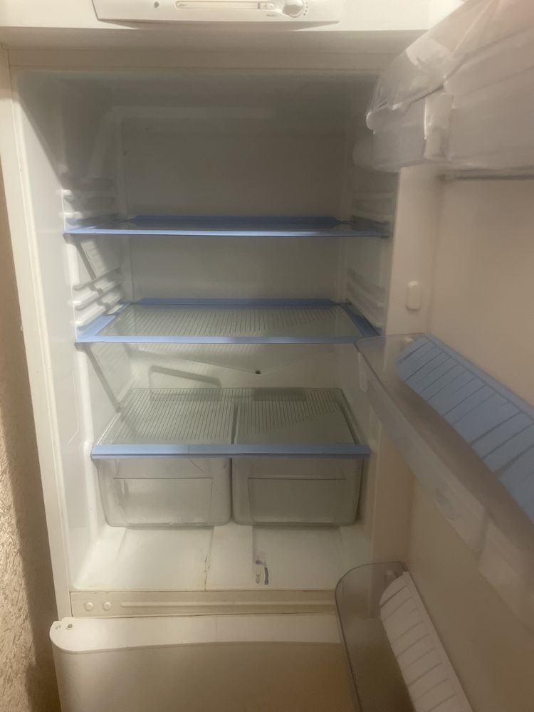 Холодильник Indesit робочий без запахів