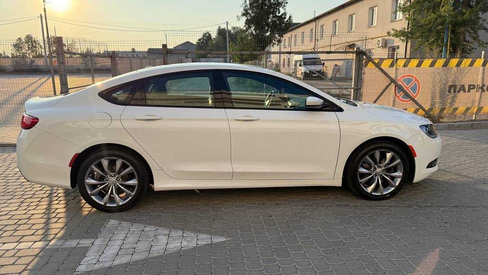 Продам авто Chrysler 200 Sport версія