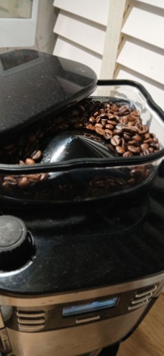 Ekspres przelewowy z młynkiem do kawy