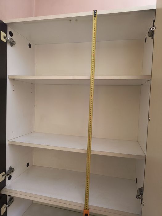 Zestaw białych mebli do salonu