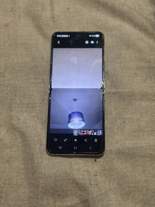 Galaxy Z flip 5 (ecrã com problema)