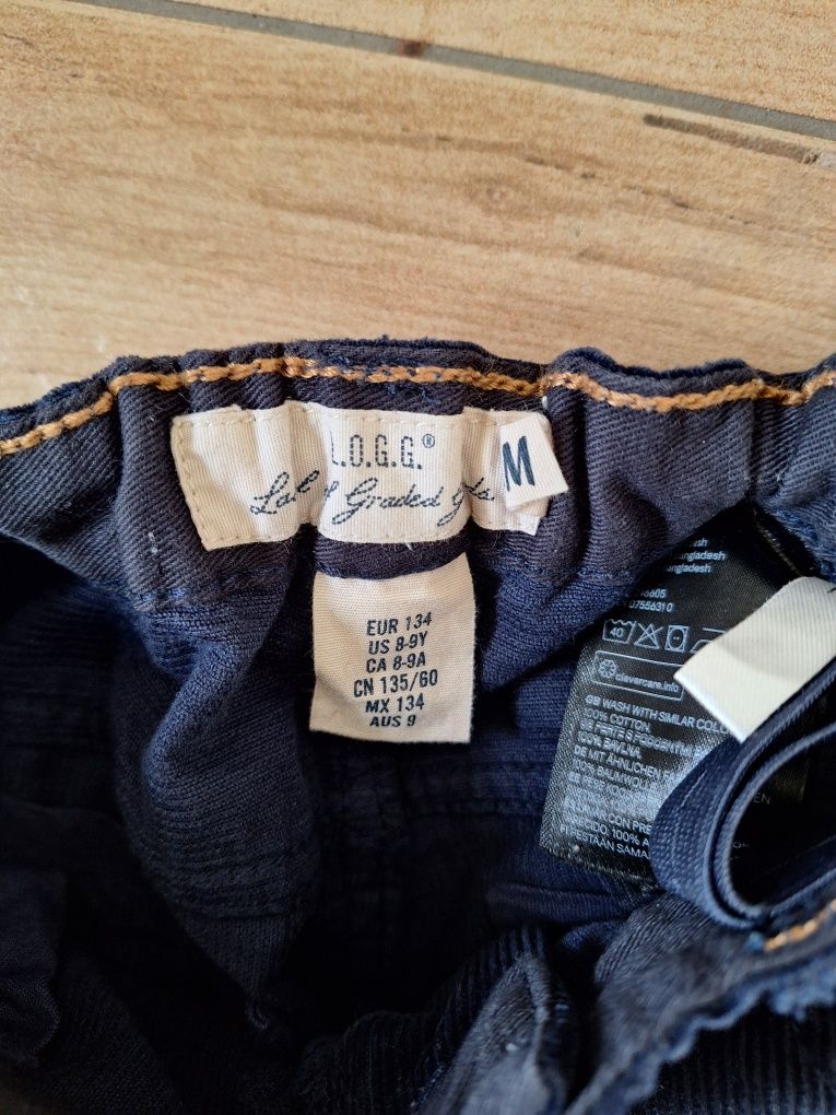 Spodnie chłopięce dżinsy sztruksy granatowe niebieskie 128/134