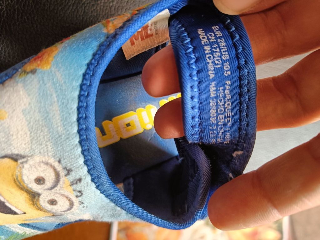 Kapcie do przedszkola sandały materiałowe hm h&m Minionki 28