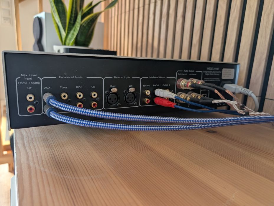Wzmacniacz zintegrowany Hegel H100