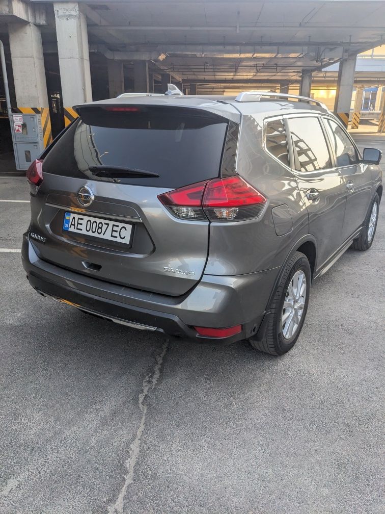 Продам свой автомобиль Nissan Rogue SV AWD