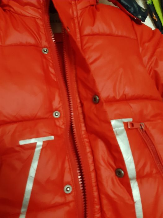 Дуже тепла курточка на хлопчика.