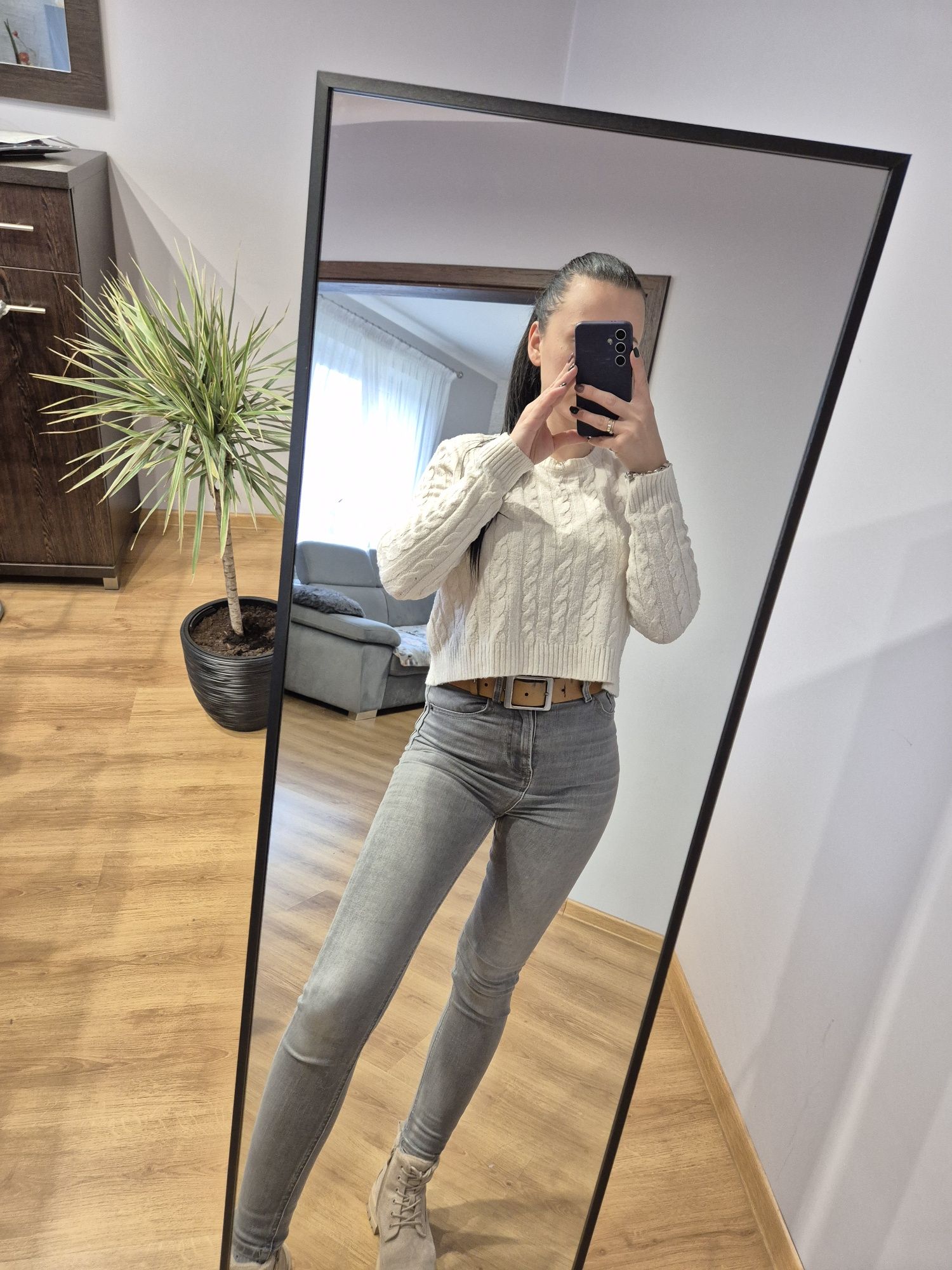 Sweterek dzianinowy bialy kremowy S M stradivarius