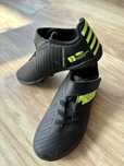 Buty do gry w piłkę nożną, korki 27