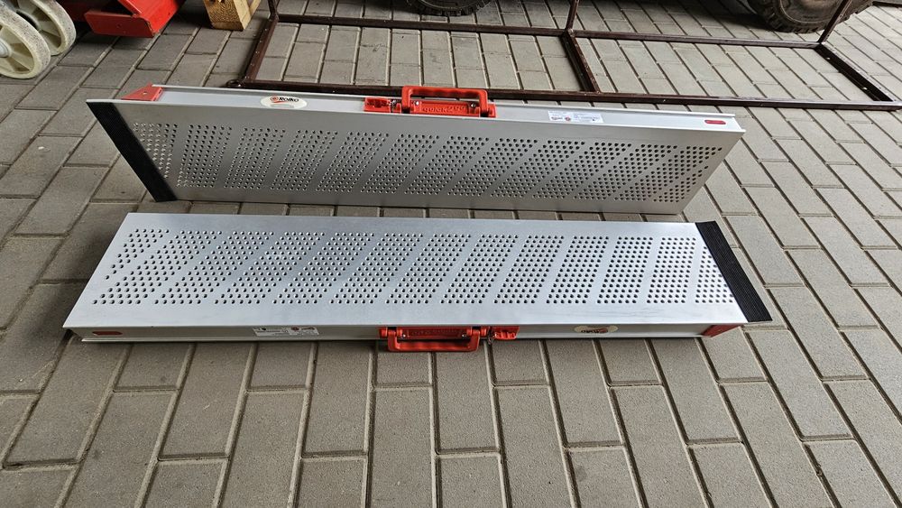 Rampa, podjazd dla wózka inwalidzkiego, quada, motoru