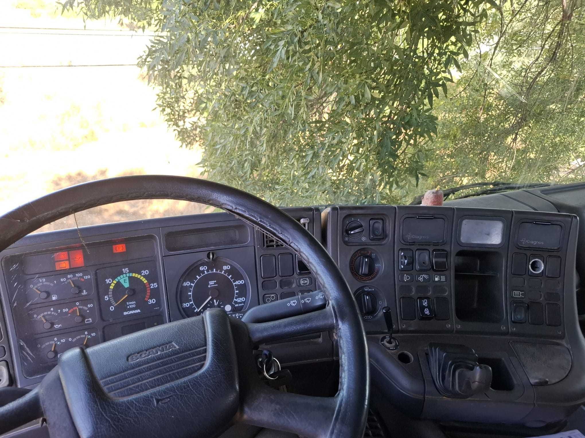 Camião Scania 124L 360