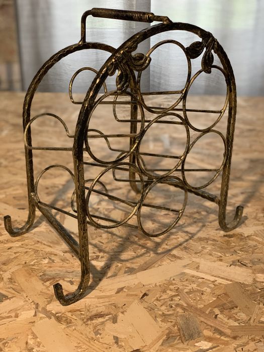 Ładny stojak  na wino