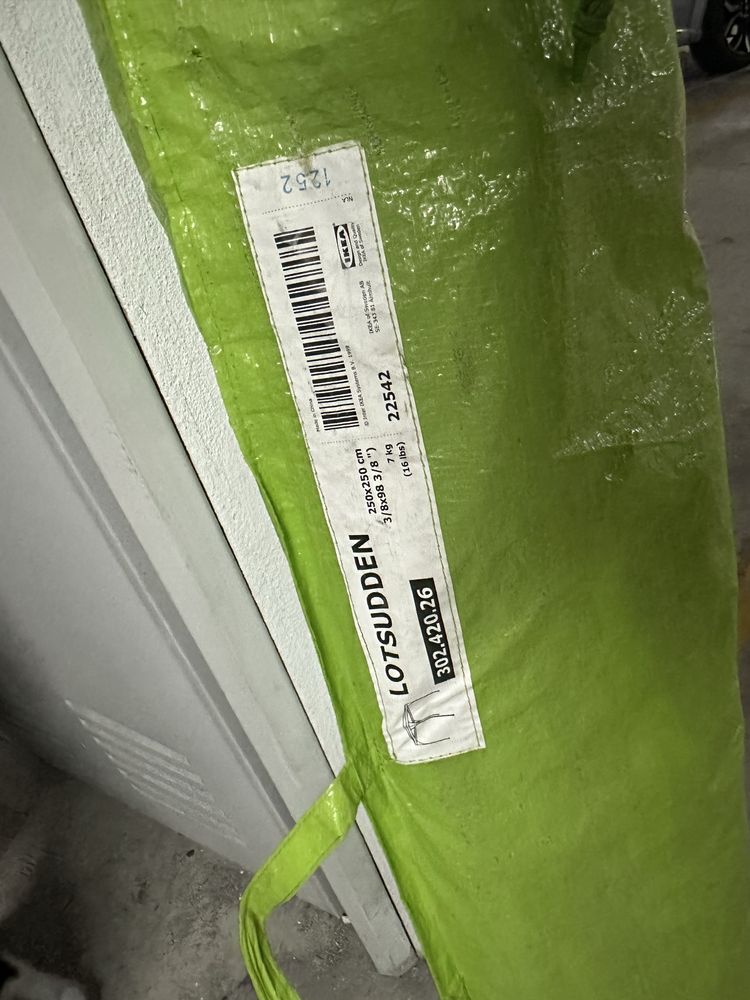 Tenda Ikea / nova com etiqueta
