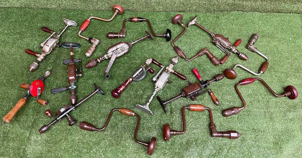 Ferrramentas antigas, tornas, berbequins manuais