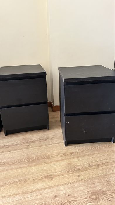 Mesas de cabeceira e camiseiro IKEA MALM