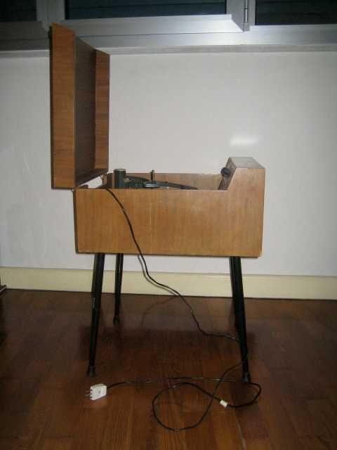 Vendo gira-discos antigo da marca Bell Telephone