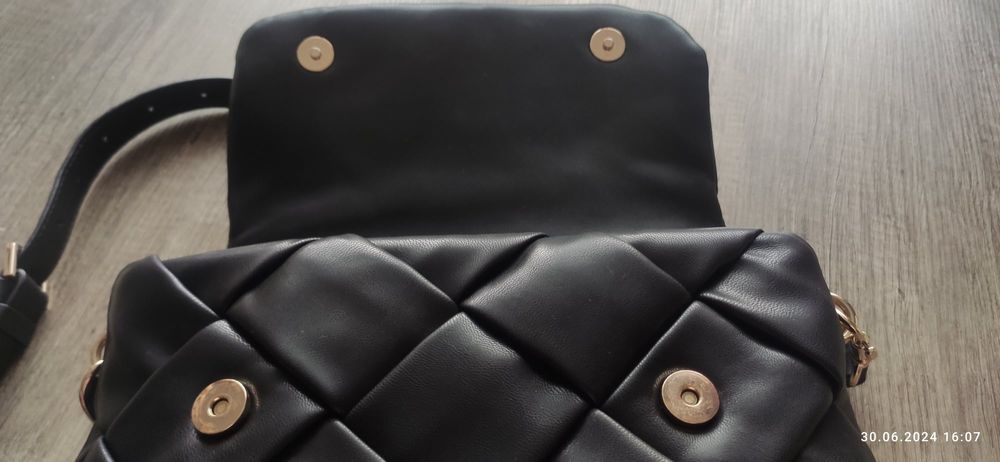 Torebka czarna Guess