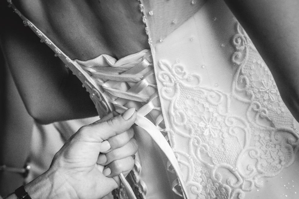 Suknia ślubna podkreślająca talię 36/38 Gracja ivory koronka