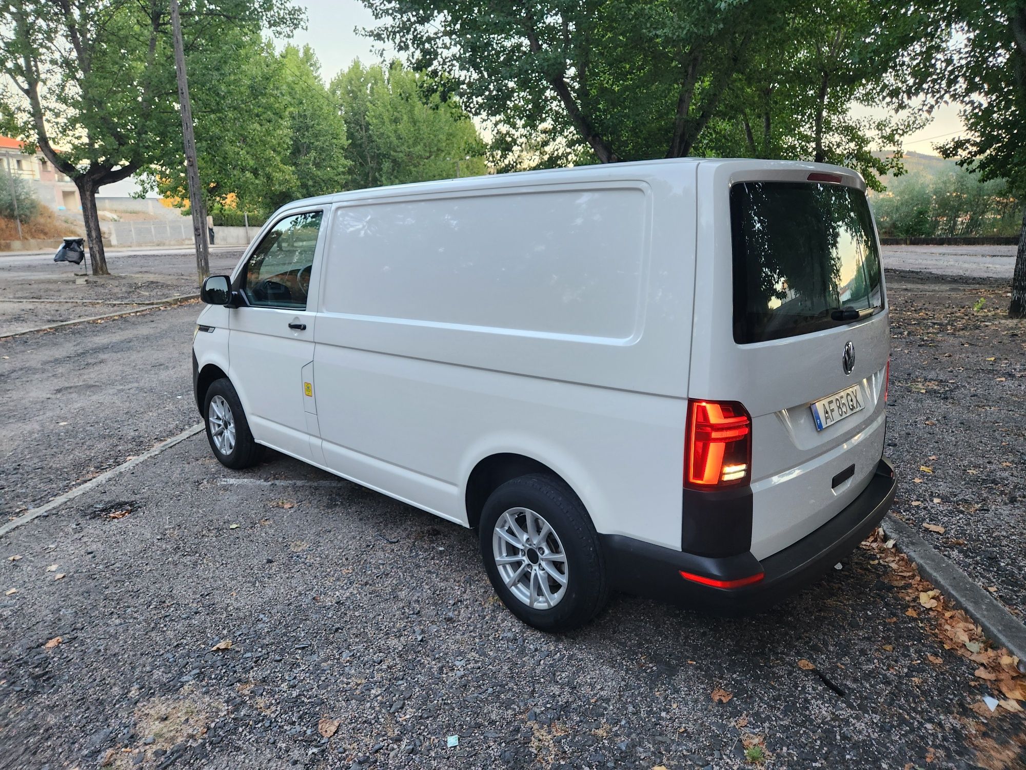 Volkswagen transporter 2.0 TDi Iva dedutível (preço inclui iva )