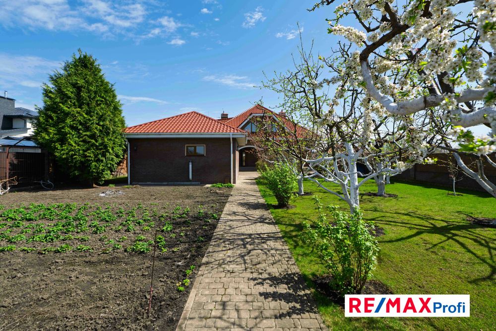 Готовий будинок 260 м2,  12 соток , с. Хотів (поруч Лісники, Чабани)