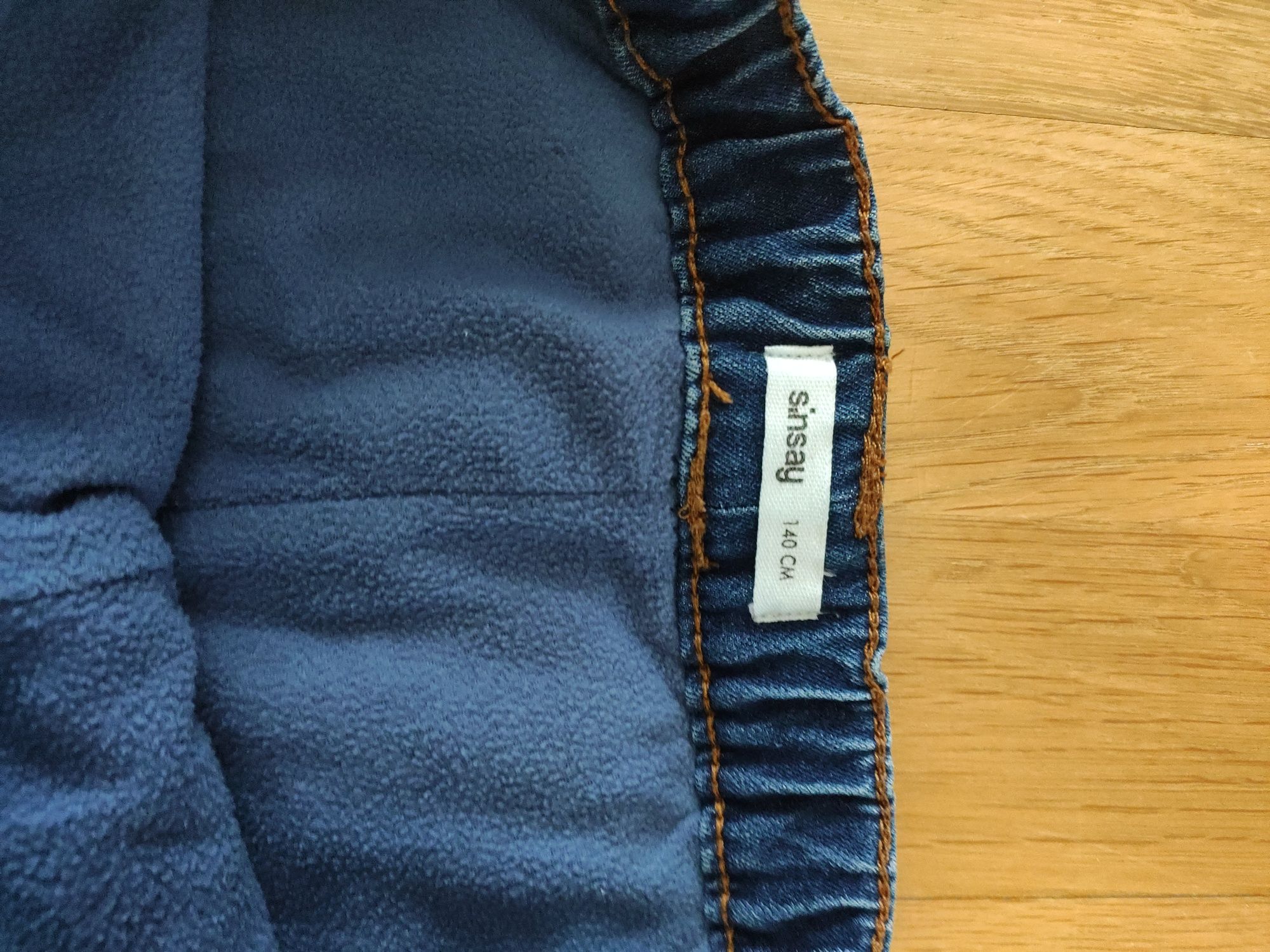 Spodnie jeansowe ocieplane r. 140