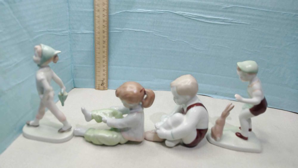 Статуэтка Девочка  одивает штаны и другие Венгрия 1960 годы