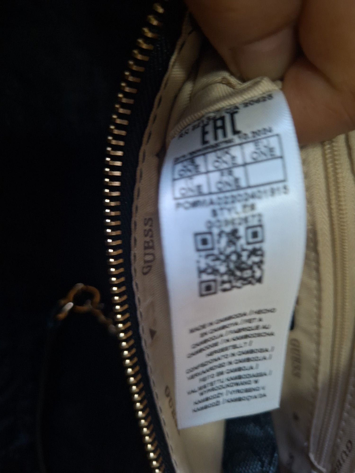 Mala Guess preta