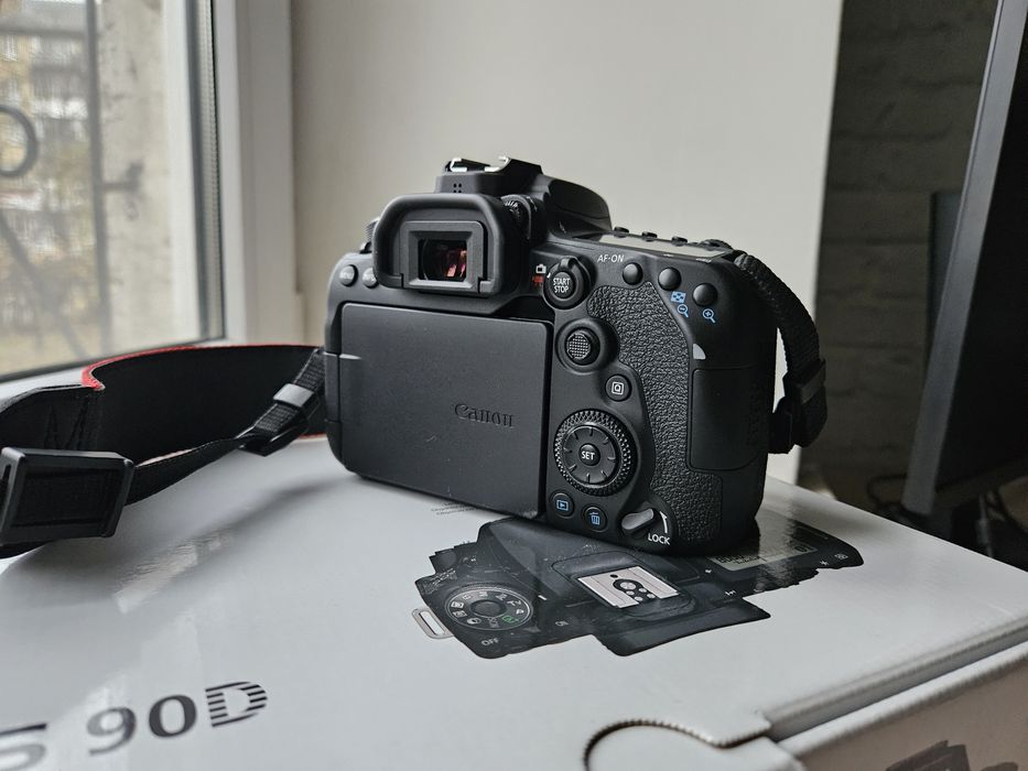 Фотоапарат Canon 90D Body