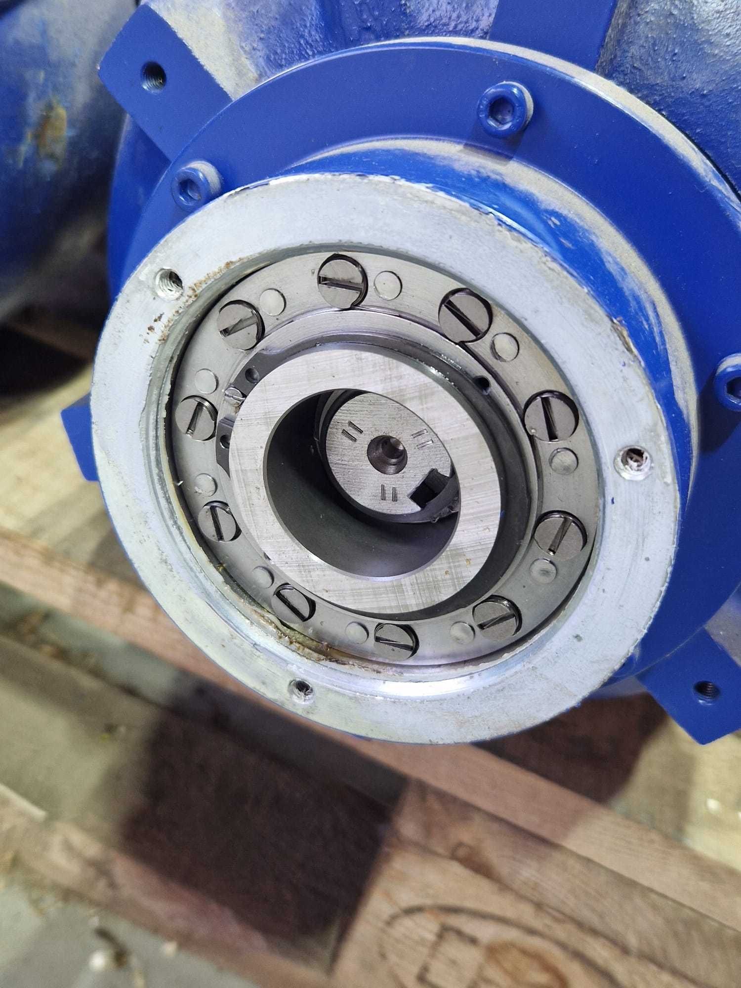 Motoreduktor BAUER 3 kW 30 obr./min z hamulcem