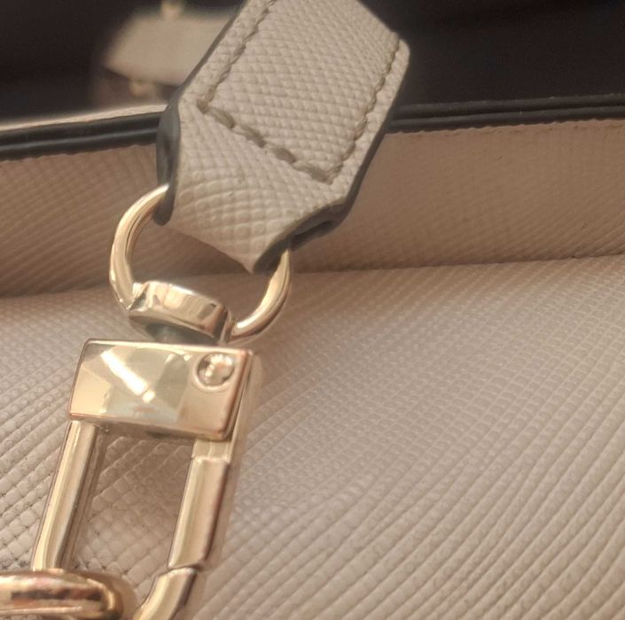 Casualowa torebka GUESS