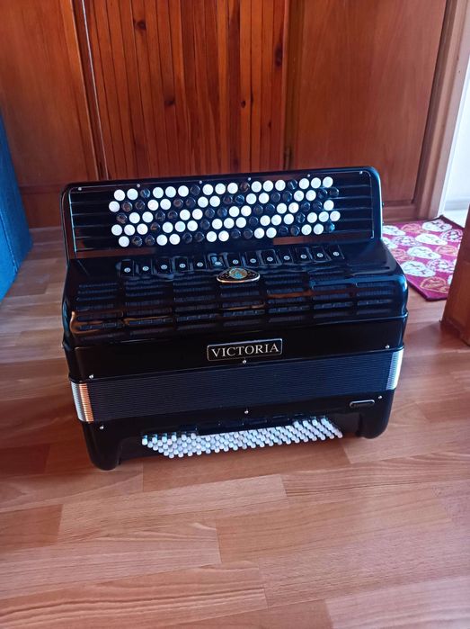 Akordeon guzikowy z barytonami - Victoria Converter 120 basów