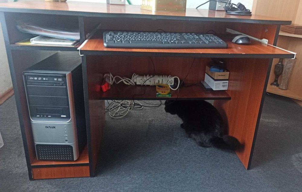 Стіл комп'ютерний, письмовий